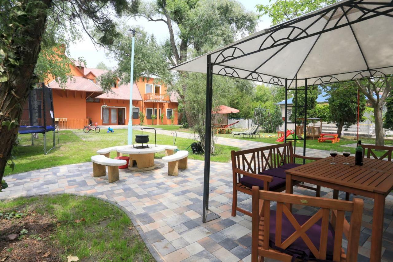 Holiday House Шиофок Экстерьер фото